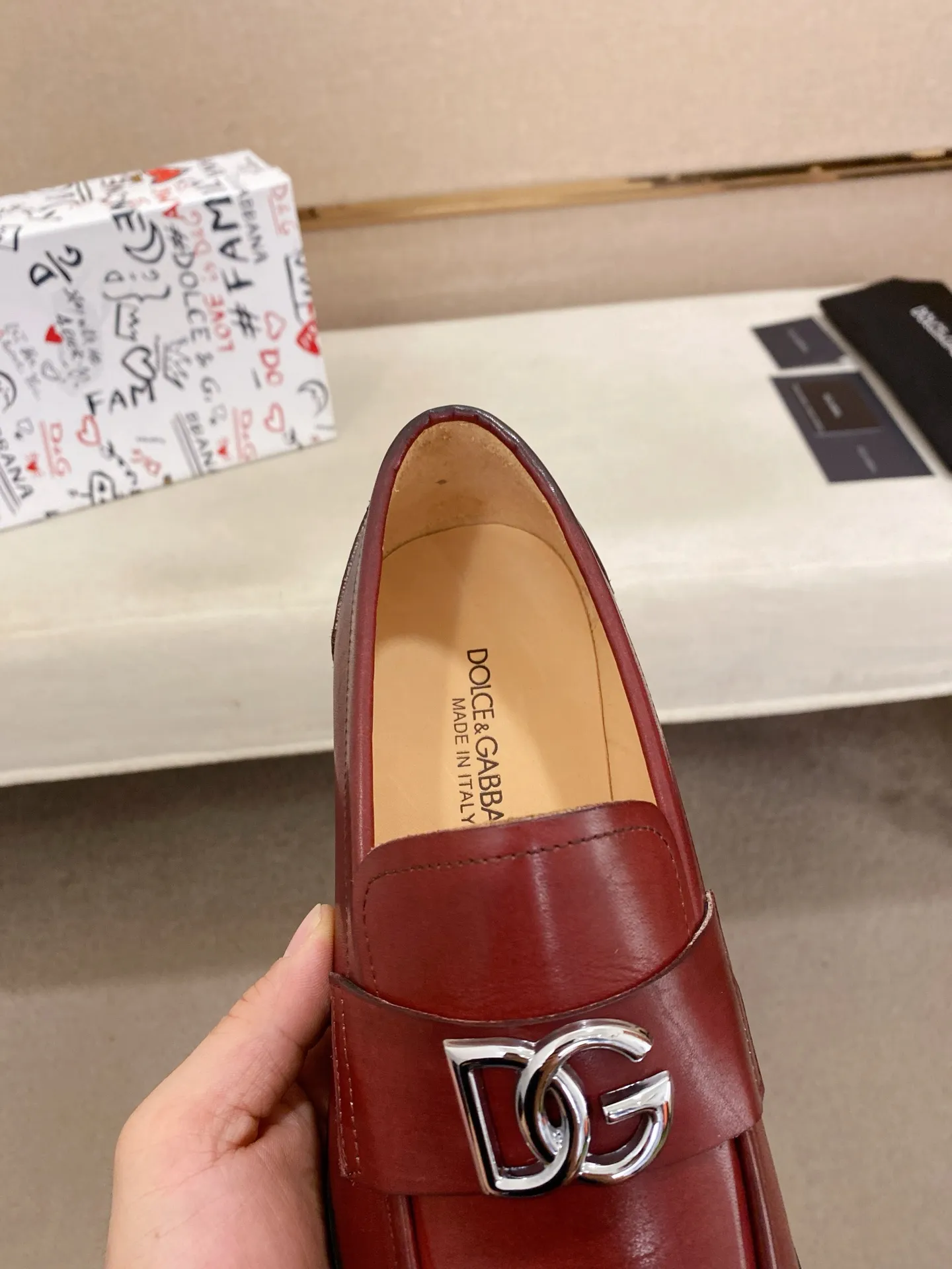 Men's clothing and shoes💰 520💰🌲DG top-notch🔍🔍men's new leather shoes🚹sold at the same time⚠The uppers are imported cowhide from Italy, the entire imported cowhide lining, and imported accessories💪💪, completely 1⃣️ vs. 1⃣️🇮🇹 💪💪, ⚠Sole: The original sole is specially provided by the original factory, the exclusive movable molded sole is super comfortable, ⚠Original factory follow-up goods, 🔍🔍high quality, can be entered and exited at will, welcome to compare ⚠Size number: 38-44. Can be customized 45 non-returnable
